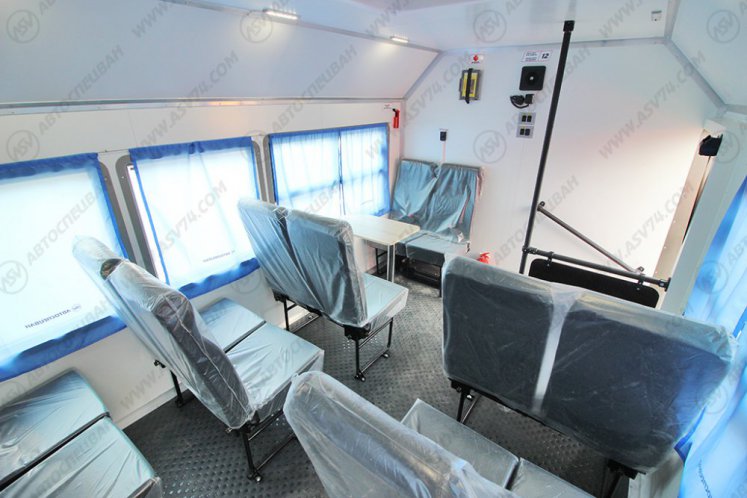 Вахтовый автобус с бортовой платформой и КМУ ИМ-150 КАМАЗ 43118-3027-50, 10 мест 10