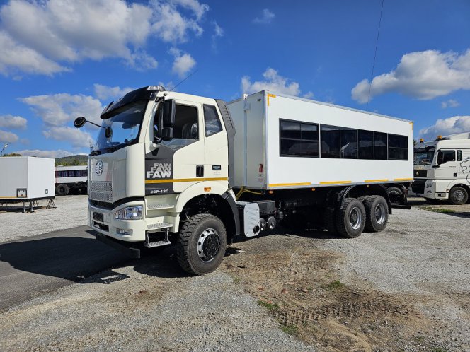 Вахтовый автобус FAW J6, 28 мест 1