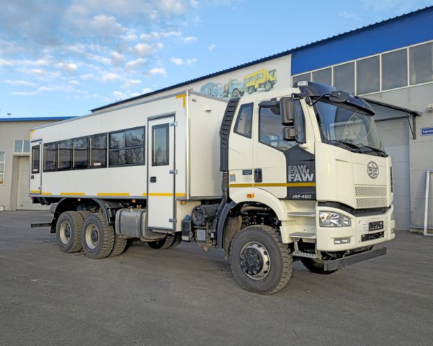 Вахтовый автобус FAW J6, 28 мест 0
