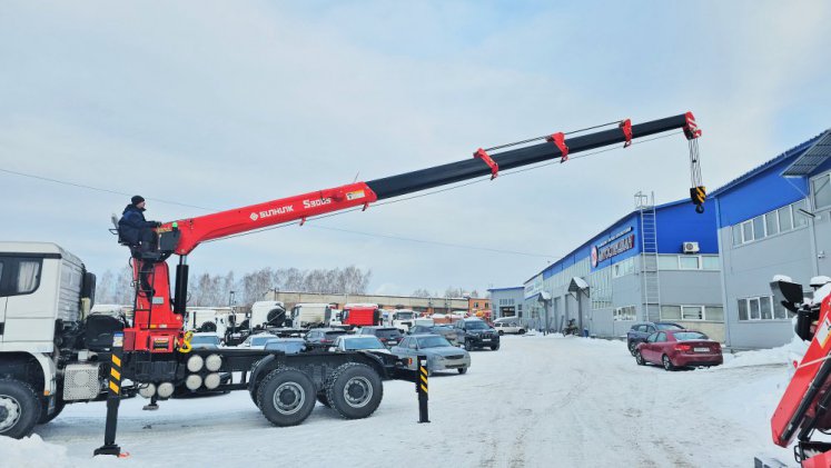 Седельный тягач Shacman X3000 с КМУ Sunhunk S-3005 3