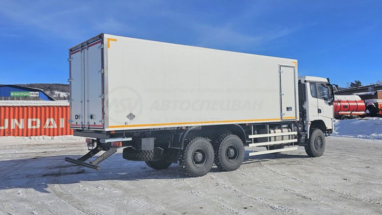 Изотермический фургон рефрижератор с ХОУ на шасси Shacman X3000 1