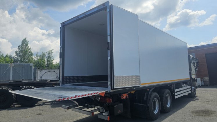 Изотермический фургон FAW с гидробортом 2