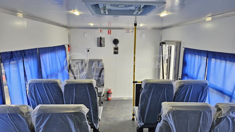 Вахтовый автобус Shacman X3000, 16 мест с грузовым отсеком 5