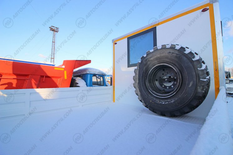 Вахтовый автобус с бортовой платформой и КМУ ИМ-55. КАМАЗ 43118-3027-50, 8 мест 12