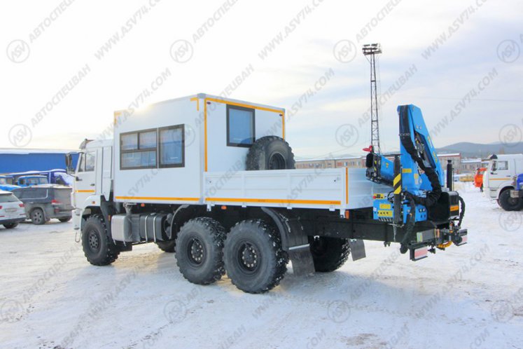 Вахтовый автобус с бортовой платформой и КМУ ИМ-55. КАМАЗ 43118-3027-50, 8 мест 5