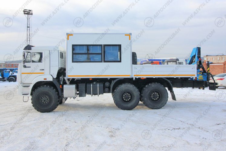 Вахтовый автобус с бортовой платформой и КМУ ИМ-55. КАМАЗ 43118-3027-50, 8 мест 6