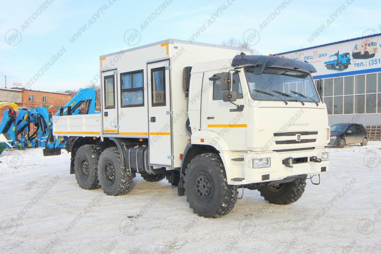 Вахтовый автобус с бортовой платформой и КМУ ИМ-55. КАМАЗ 43118-3027-50, 8 мест 1