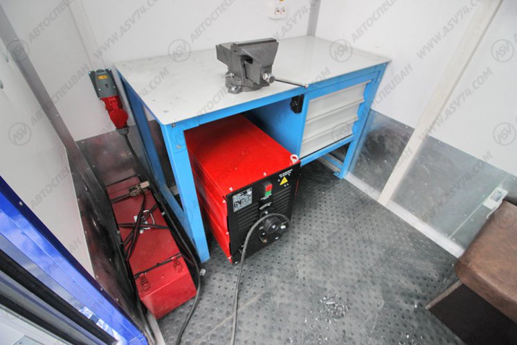 Агрегат для ремонта и обслуживания качалок АРОК КАМАЗ 43118-3027-50 с КМУ ИМ-95 9