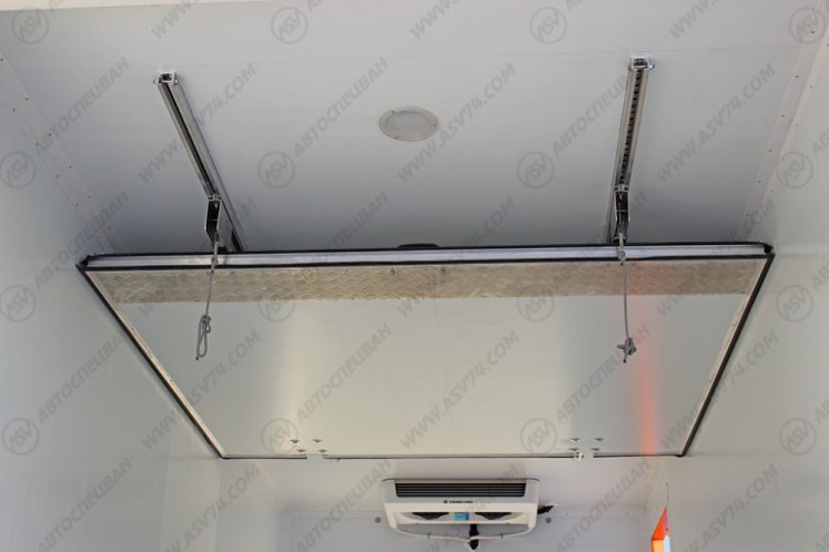 Рефрижератор КамАЗ 43118 с мультитемпературной перегородкой и ХОУ Thermo King 3