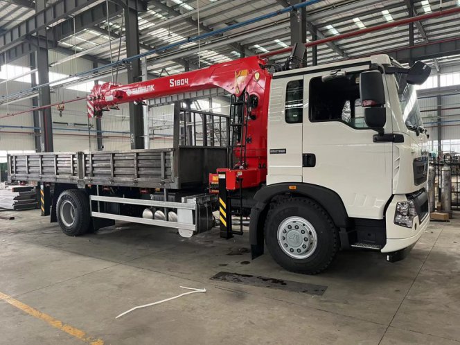 Бортовой HOWO T5G 4х2 с КМУ SUNHUNK S1804 7.2 тн 0