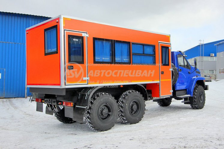 Вахтовый автобус Урал NEXT 4320-6952-72, 20 мест 1