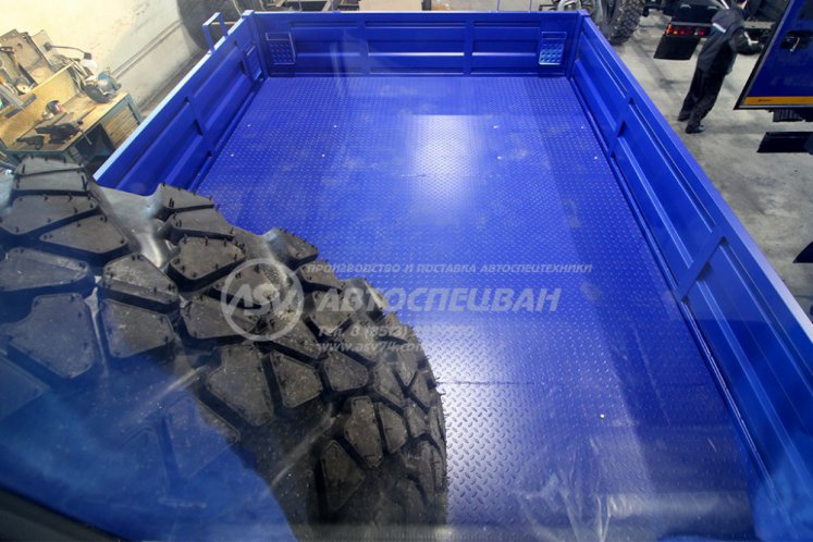 Вахтовый автобус с бортовой платформой КАМАЗ 43118-3027-50, 8 мест 11