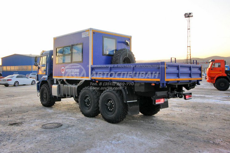 Вахтовый автобус с бортовой платформой КАМАЗ 43118-3027-50, 8 мест 6