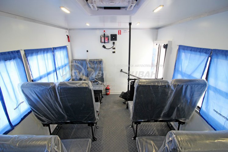 Вахтовый автобус с бортовой платформой КАМАЗ 43118-3027-50, 12 мест 13