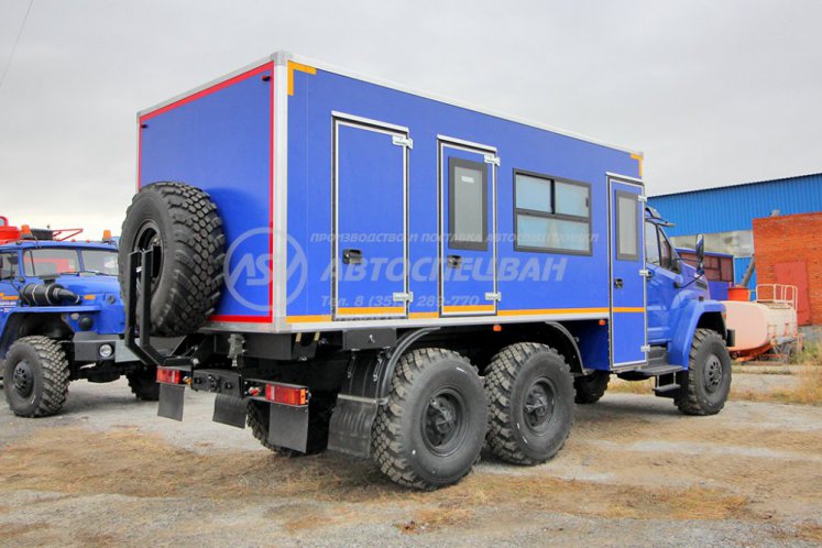 Вахтовый автобус с грузовым отсеком Урал 5557 (Е5) 12 мест 2