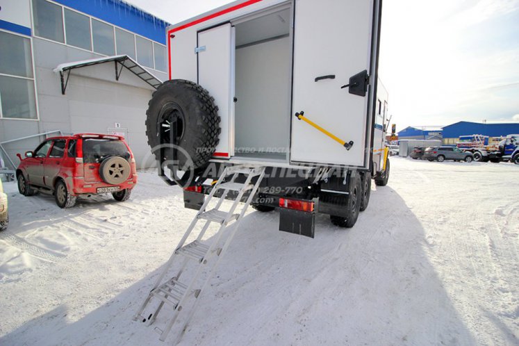 Вахтовый автобус Урал NEXT 4320-6952-72, 24 места. Грузовой отсек 4