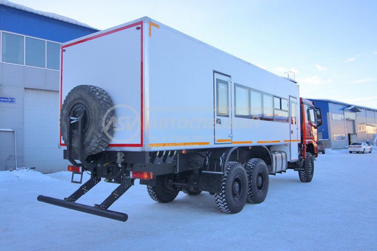 Вахтовый автобус Shacman X3000, 24 места с грузовым отсеком 2