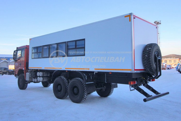 Вахтовый автобус Shacman X3000, 24 места с грузовым отсеком 3