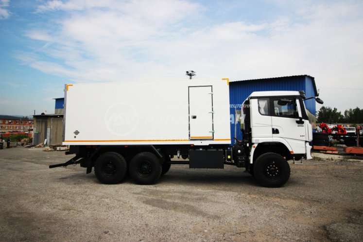 Shacman X3000 6x6 для перевозки опасных грузов 1