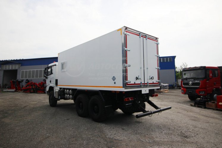 Shacman X3000 6x6 для перевозки опасных грузов 3