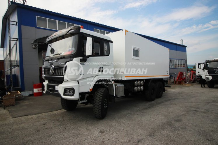 Shacman X3000 6x6 для перевозки опасных грузов 4
