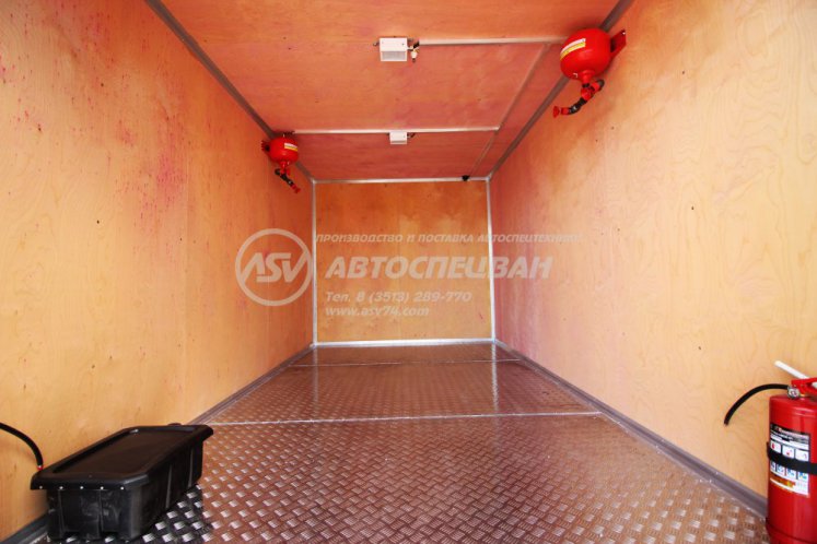 Shacman X3000 6x6 для перевозки опасных грузов 5