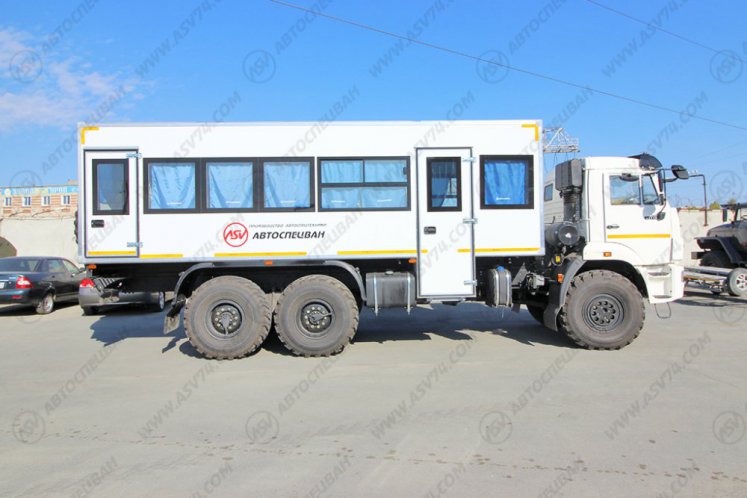 Вахтовый автобус КАМАЗ 43118-3027-50, 28 мест (белый) 1