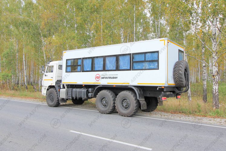 Вахтовый автобус КАМАЗ 43118-3027-50, 28 мест (белый) 5