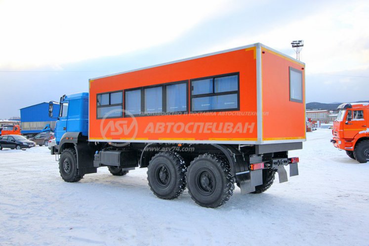 Вахтовый автобус Урал NEXT 4320-4971-80, 24 места 1