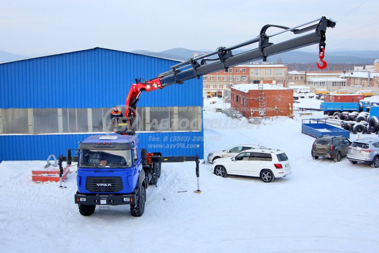 Тягач Урал 4320-4972-82 с КМУ ИМ-320-05 6