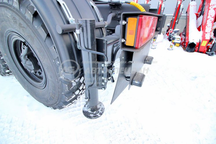 Тягач Урал 4320-4972-82 с КМУ ИМ-320-05 9