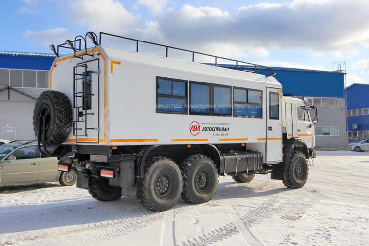 Вахтовый автобус КАМАЗ 43118-3027-50, 20 мест с грузовым отсеком 2