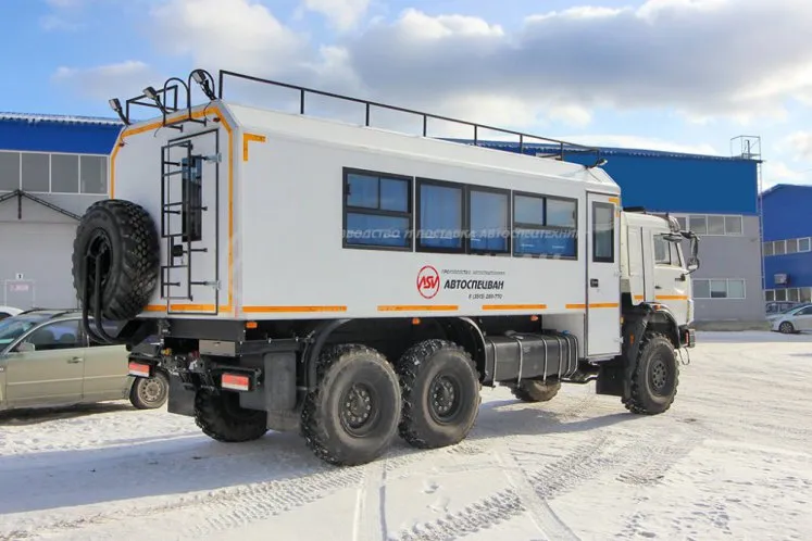 Вахтовый автобус КАМАЗ 43118-3027-50, 20 мест с грузовым отсеком 2