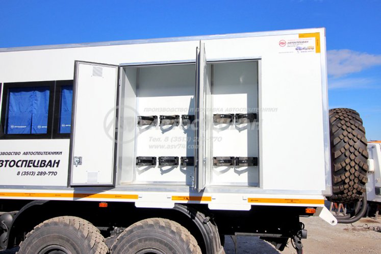 Вахтовый автобус КАМАЗ 43118-3027-50, 12 мест с генератором в грузовом отсеке 3