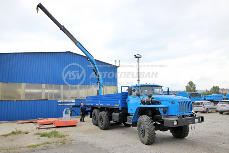 Бортовой автомобиль Урал 4320 (капотный) с КМУ ИМ-95 на заднем свесе рамы 3