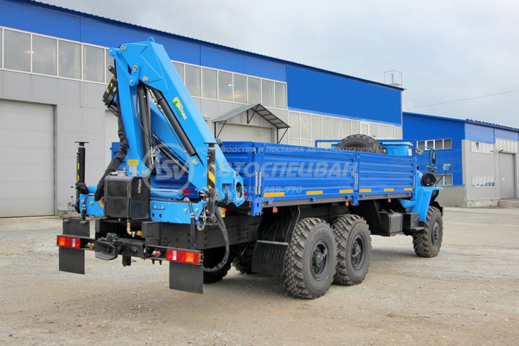 Бортовой автомобиль Урал 4320 (капотный) с КМУ ИМ-95 на заднем свесе рамы 5