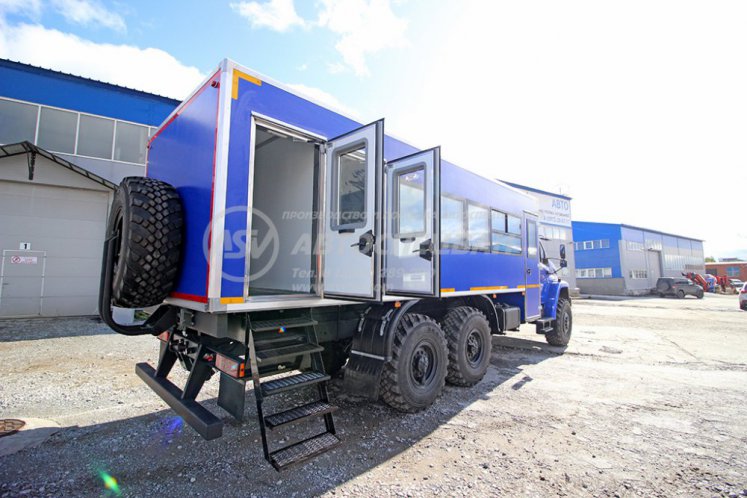 Вахтовый автобус с грузовым отсеком Урал NEXT4320-6952-72 (Е5) Г38, 24 места 4
