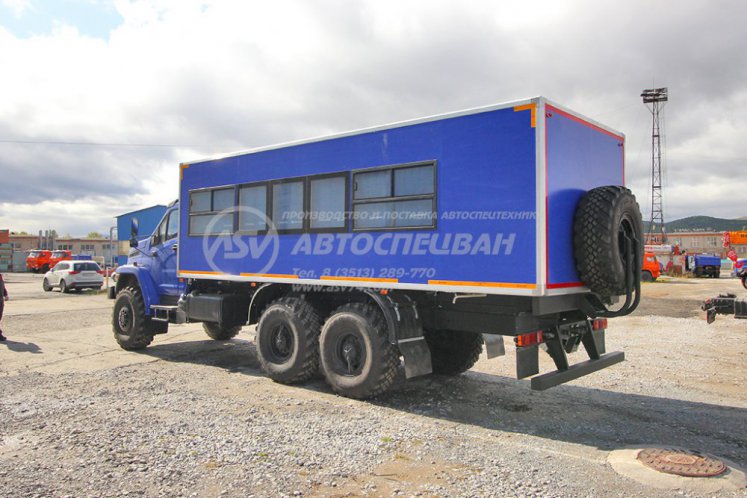 Вахтовый автобус с грузовым отсеком Урал NEXT4320-6952-72 (Е5) Г38, 24 места 3