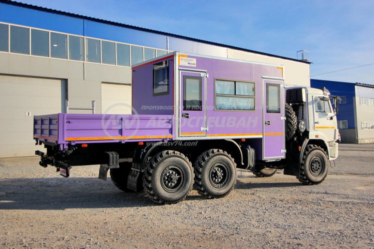 Вахтовый автобус с бортовой платформой КАМАЗ 43118-3027-50, 12 мест 15