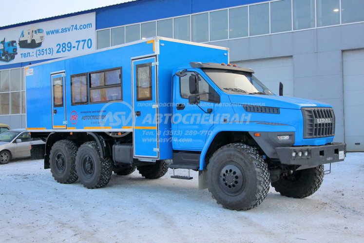 Вахтовый автобус с грузовым отсеком Урал NEXT 4320-6952-74 (Е5) Г38, 16 мест 0