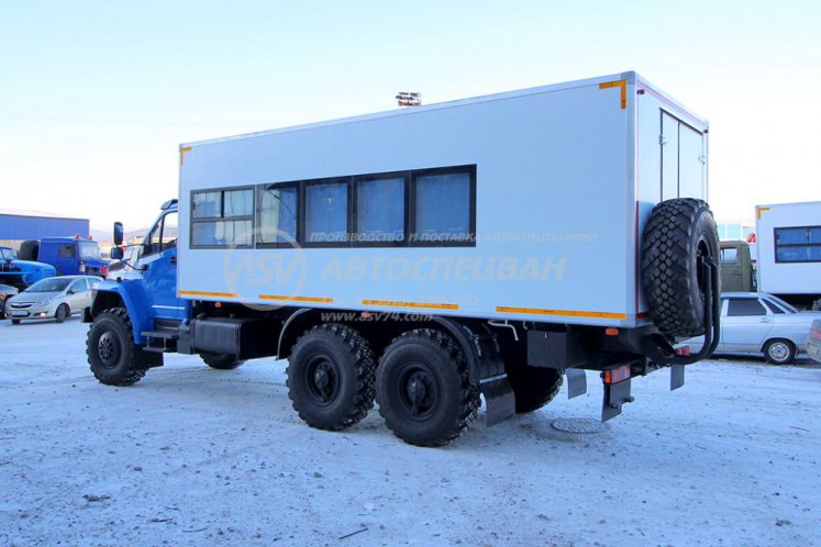 Вахтовый автобус LUXE с грузовым отсеком Урал NEXT 4320-6952-74 (Е5) Г38, 16 мест 2