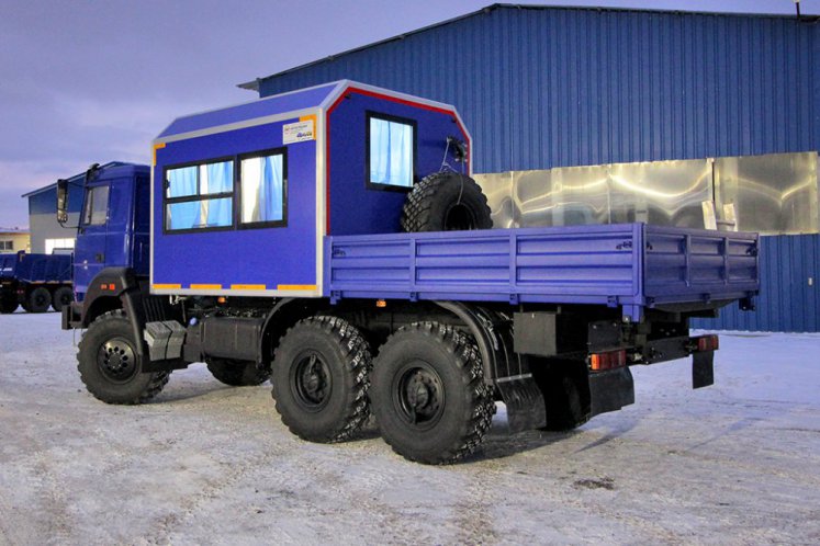 Вахтовый автобус Урал 4320-4152-81Е5, 8 мест с бортовой платформой 1