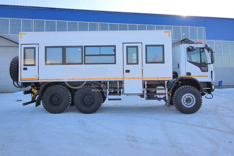 Вахтовый автобус Iveco EuroCargo MLC210E28W, 26 мест 1