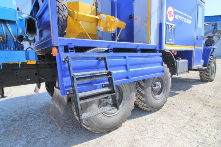 Агрегат для ремонта и обслуживания качалок АРОК Урал 4320-1912-60Е5 с КМУ ИМ-50 с люлькой 6