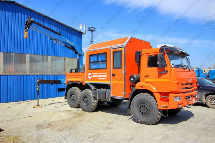Вахтовый автобус с бортовой платформой и КМУ ИМ-150 КАМАЗ 43118-3027-50, 10 мест 1