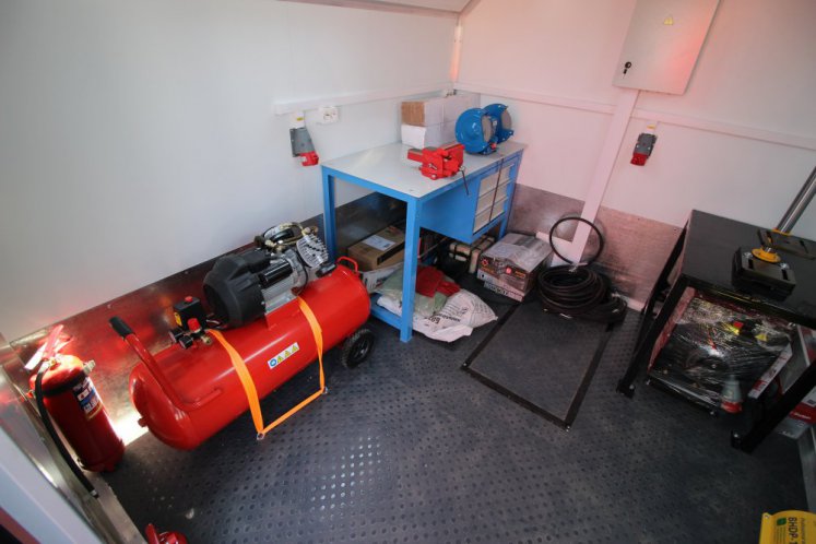 Агрегат для ремонта и обслуживания качалок АРОК КамАЗ 43118-3027-50 с КМУ Palfinger 13.501 7