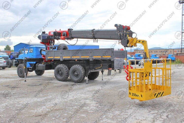 Бортовой автомобиль Урал 4320 (капотный) с КМУ IT-200 (тросовый) 3