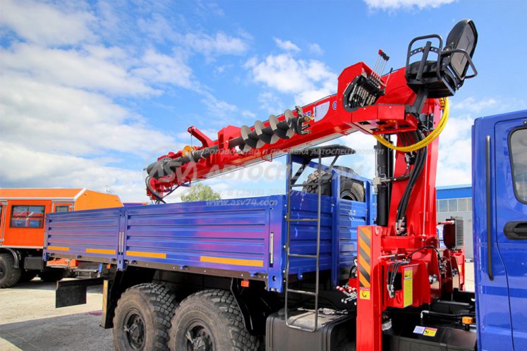 Бортовой Урал 4320 NEXT (капотный) с КМУ Taurus 086A (тросовый) 4