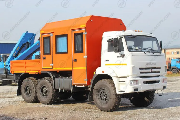 Вахтовый автобус с бортовой платформой и КМУ ИМ-95 КАМАЗ 43118-3027-50, 8 мест 0