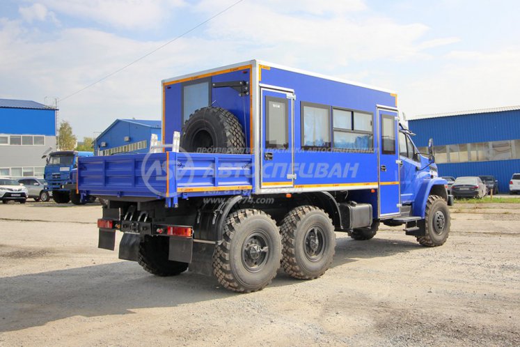 Вахтовый автобус с грузовой платформой Урал 4320-6952-72 NEXT, 16 мест 3